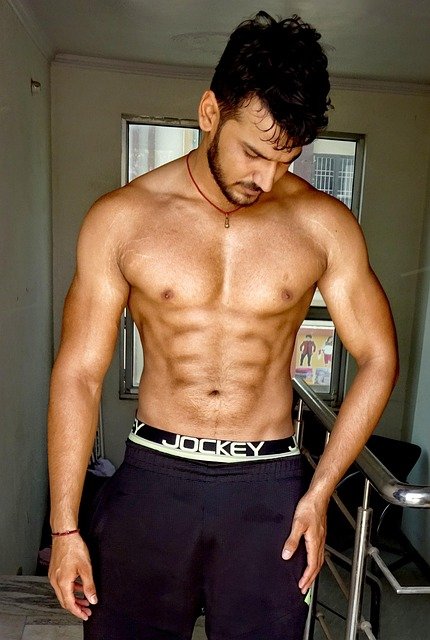 Découvrez la collection gainante homme pour un ventre plat